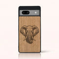 Coque Pixel 7A – Éléphant en bois de tilleul clair