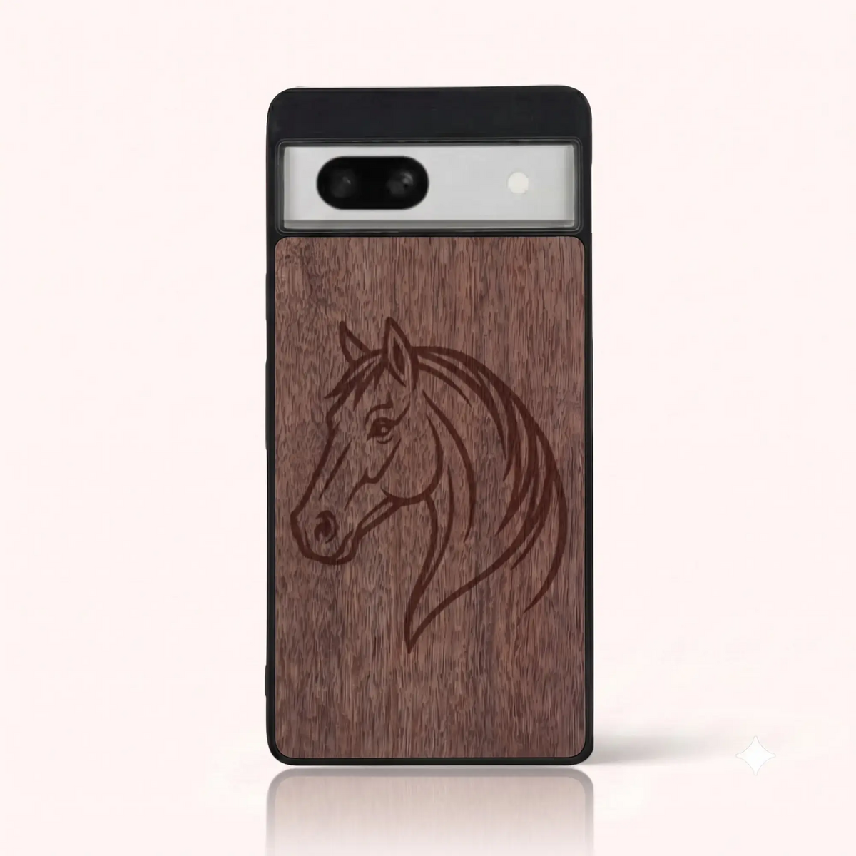 Coque Pixel 7A – Le Cheval en gravure sur bois (Noyer)