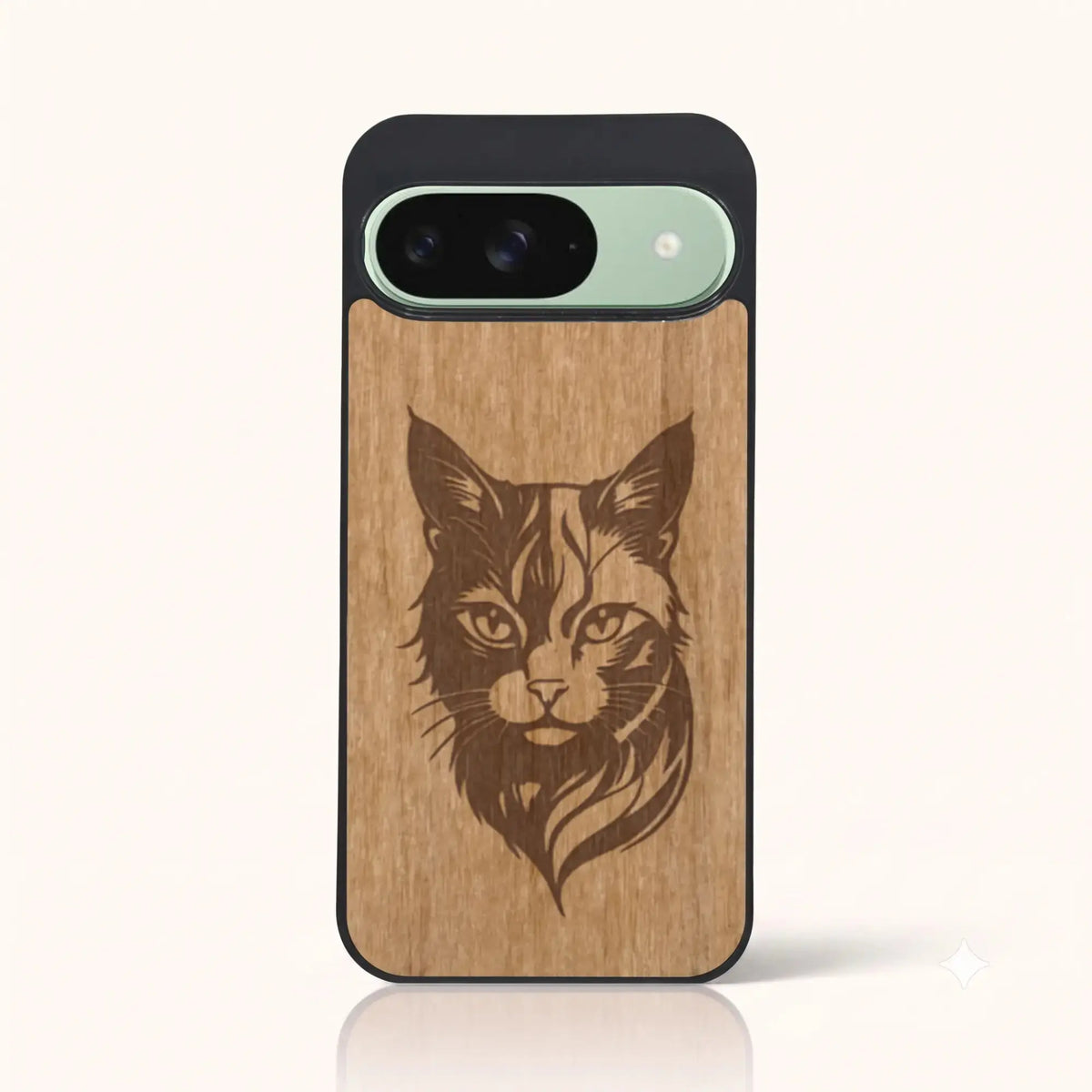 Coque Pixel 9 – Le Chat en bois de tilleul clair