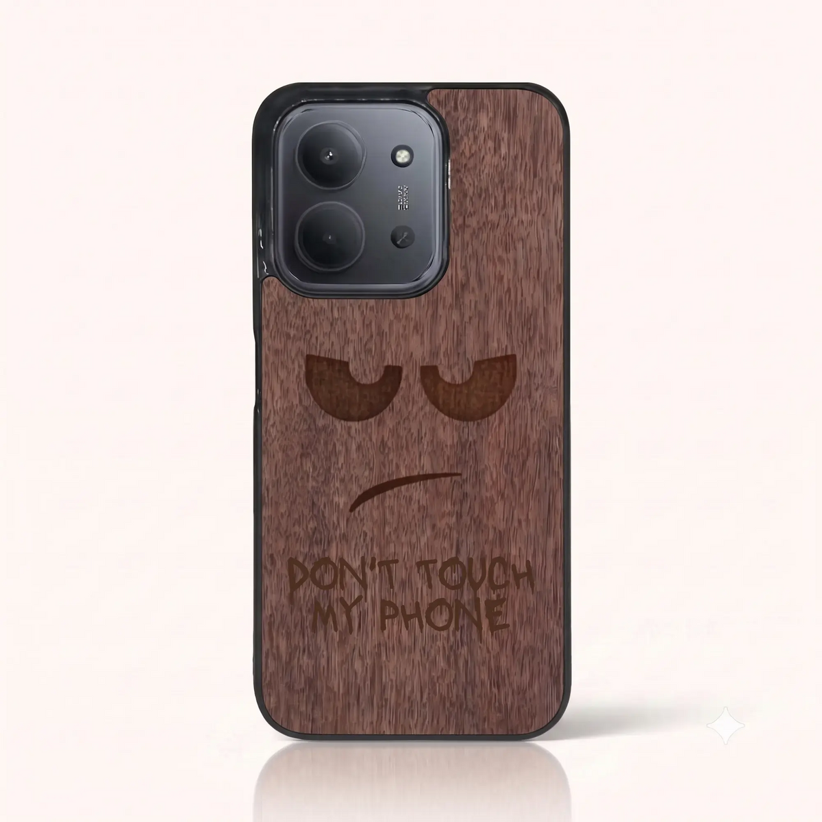 Coque Xiaomi Redmi 15C – Don't Touch My Phone en gravure sur bois (Noyer)