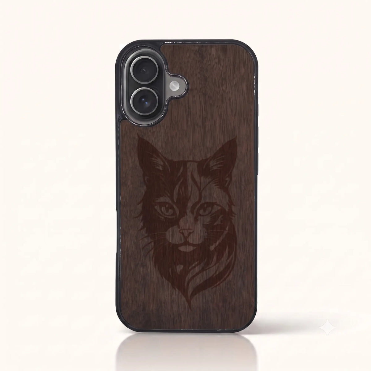 Coque iPhone 17 – Le Chat en bois de noyer foncé
