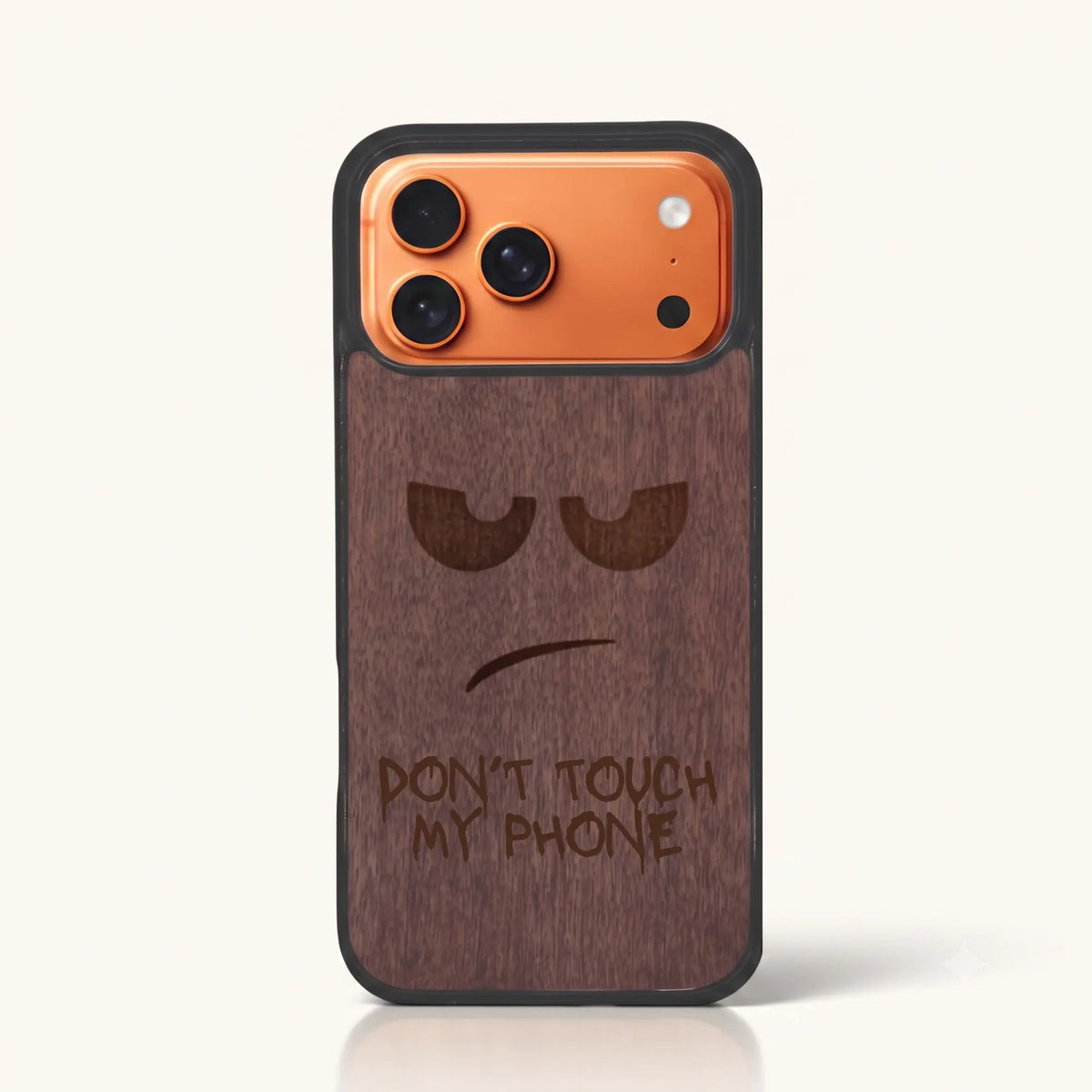 Coque iPhone 17 Pro – Don't Touch My Phone en bois de noyer foncé