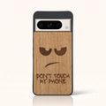 Coque Pixel 8 Pro – Don't Touch My Phone en bois de tilleul clair