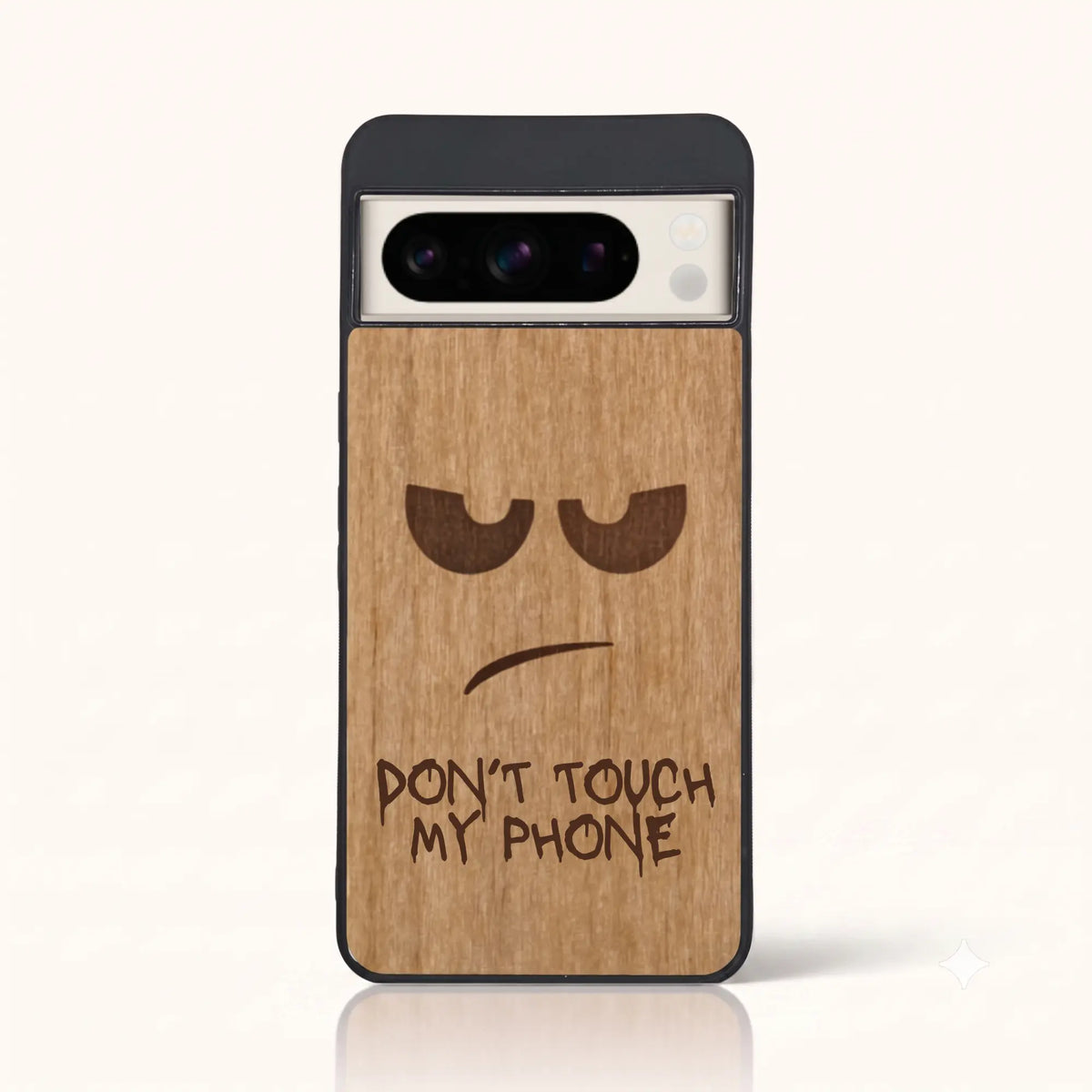 Coque Pixel 8 Pro – Don't Touch My Phone en bois de tilleul clair