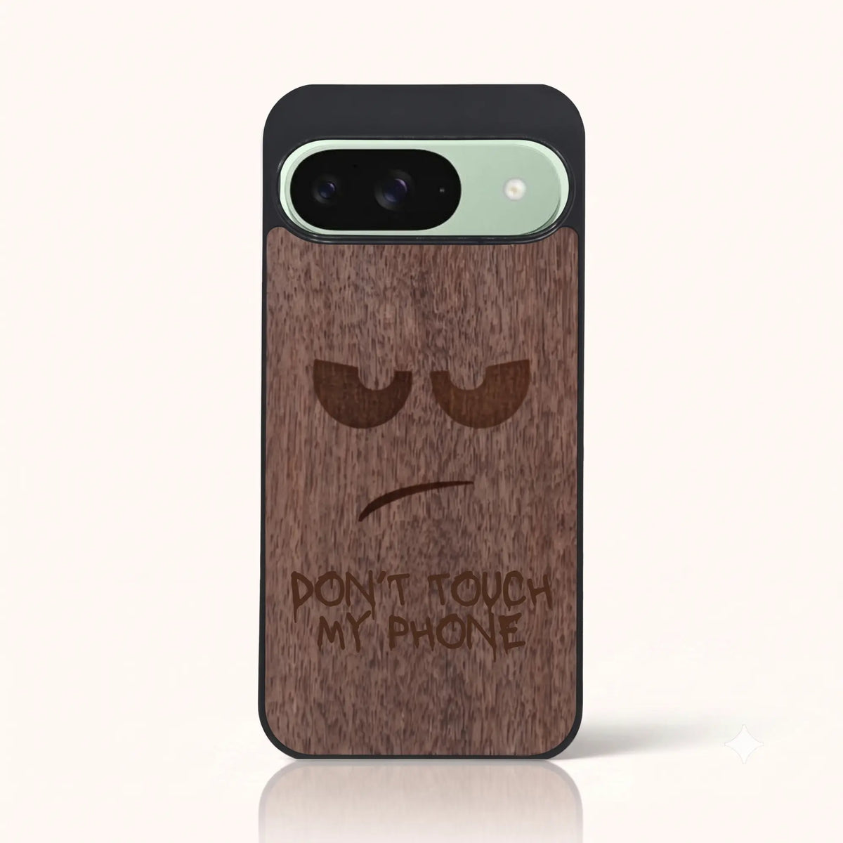Coque Pixel 9 – Don't Touch My Phone en bois de noyer foncé