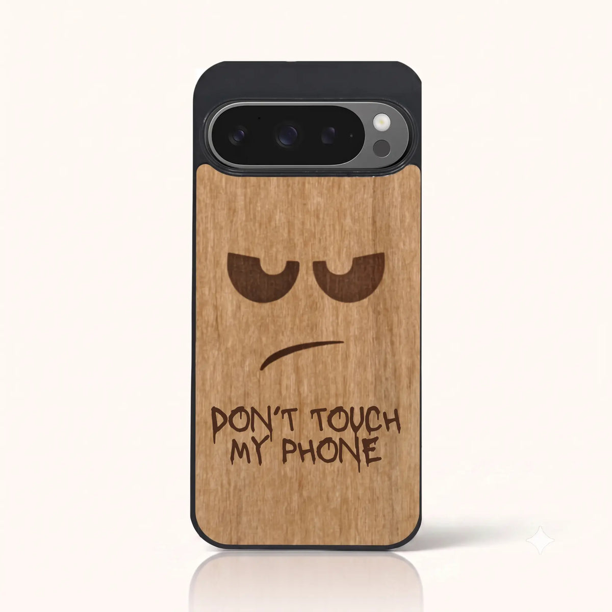 Coque Pixel 9 Pro – Don't Touch My Phone en bois de tilleul clair