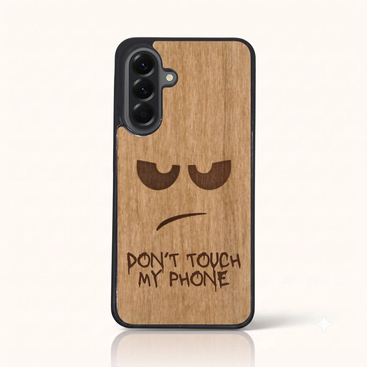Coque Samsung A17 4G – Don't Touch My Phone en bois de tilleul clair