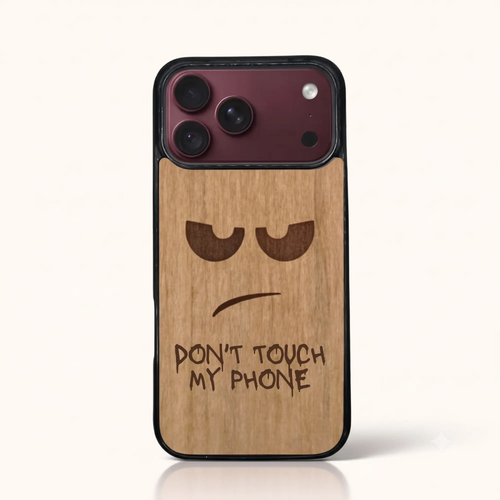 Coque iPhone 18 Pro Max – Don't Touch My Phone en gravure sur bois (Tilleul)