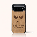 Coque Pixel 11 et 11 Pro – Don't Touch My Phone en gravure sur bois (Tilleul)
