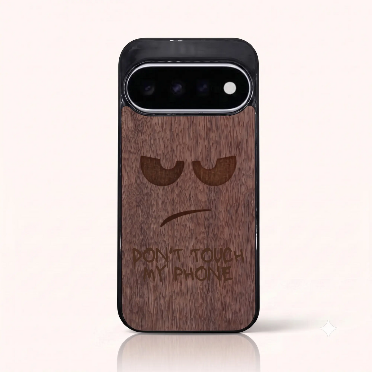 Coque Pixel 11 et 11 Pro – Don't Touch My Phone en gravure sur bois (Noyer)