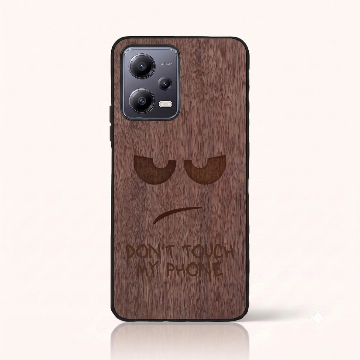Coque Xiaomi Redmi Note 12 5G – Don't Touch My Phone en gravure sur bois (Noyer)