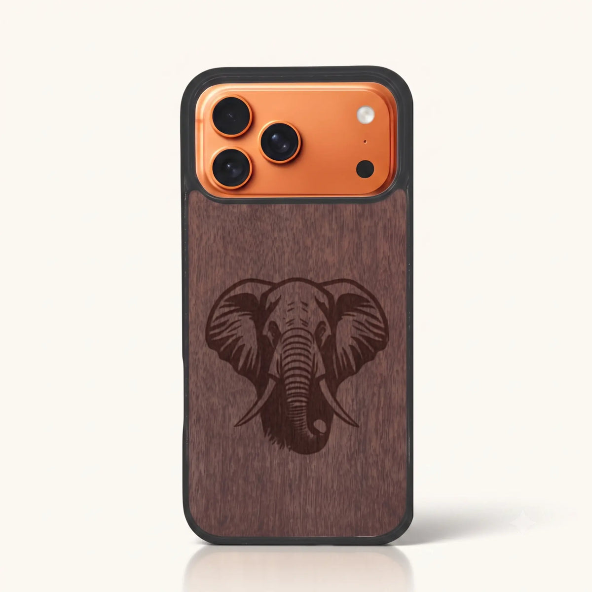 Coque iPhone 17 Pro – Éléphant en bois de noyer foncé