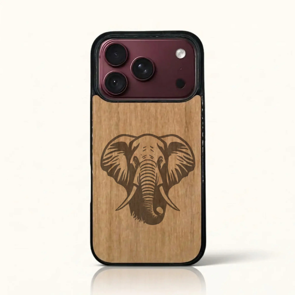 Coque iPhone 18 Pro – Éléphant en bois de tilleul clair