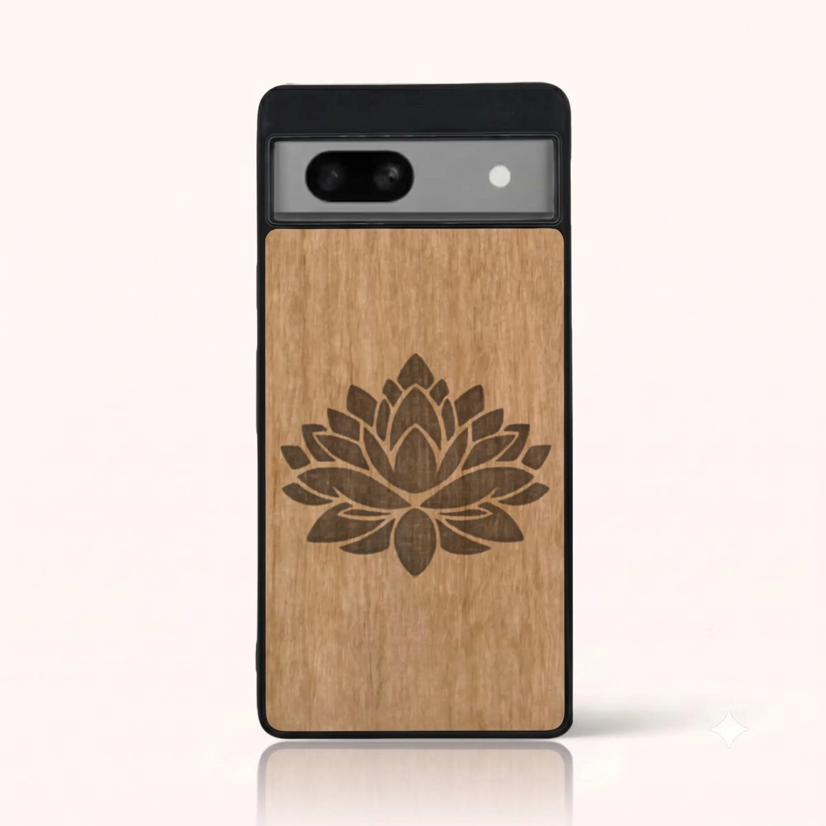 Coque Pixel 7A – Fleur de Lotus en bois de tilleul clair