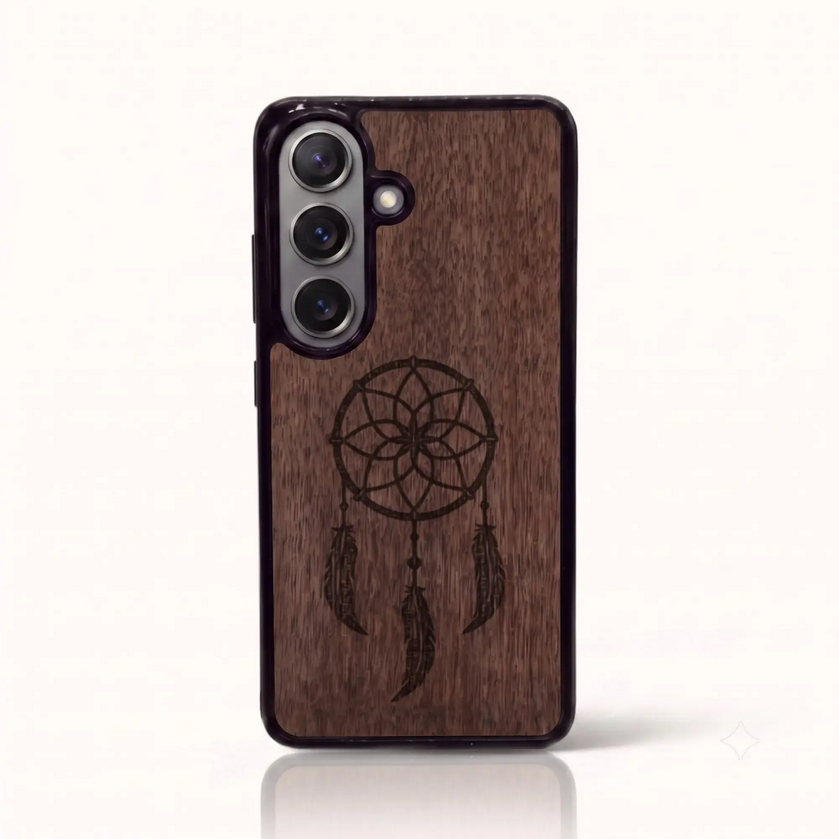 Coque Samsung S26+ / S26 en bois gravé L'Attrape Rêve – Foncée (Noyer)