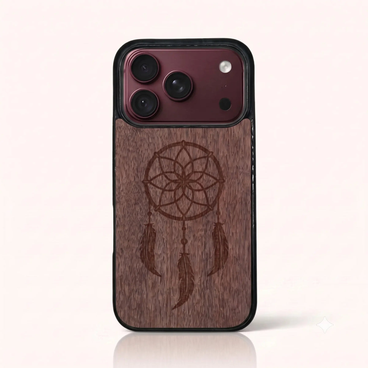 Coque iPhone 18 Pro – L'attrape rêve en bois de noyer foncé
