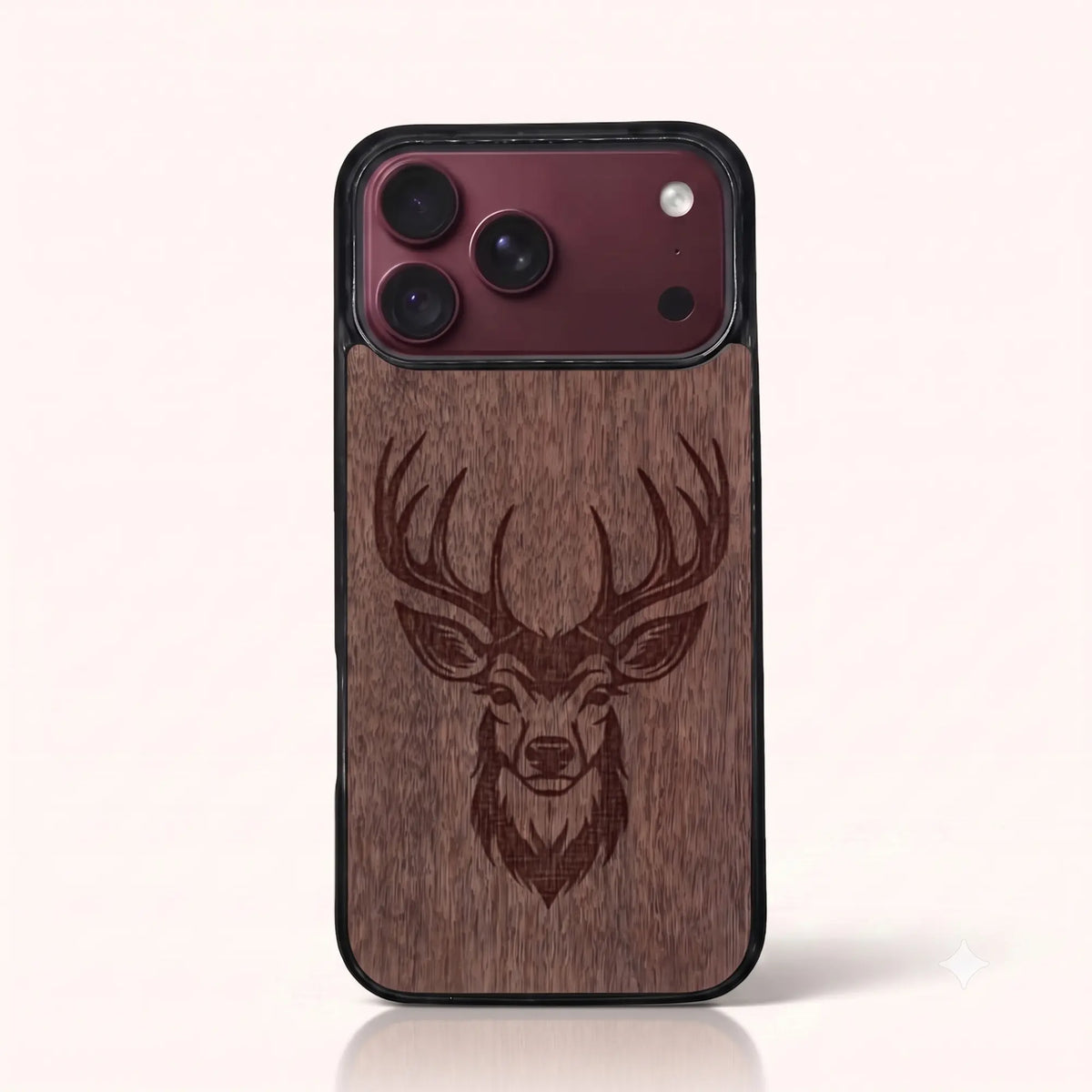 Coque iPhone 18 Pro Max – Le Cerf en gravure sur bois (Noyer)