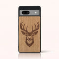 Coque Pixel 7A – Le Cerf en gravure sur bois (Tilleul)