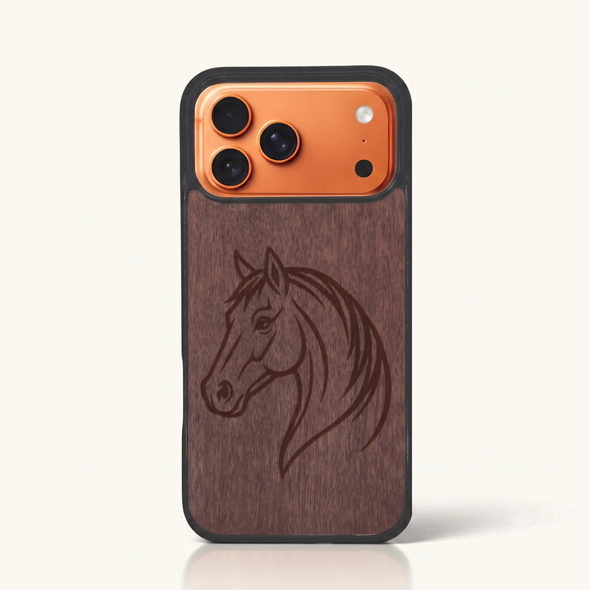 Coque iPhone 17 Pro – Le Cheval en bois de noyer foncé