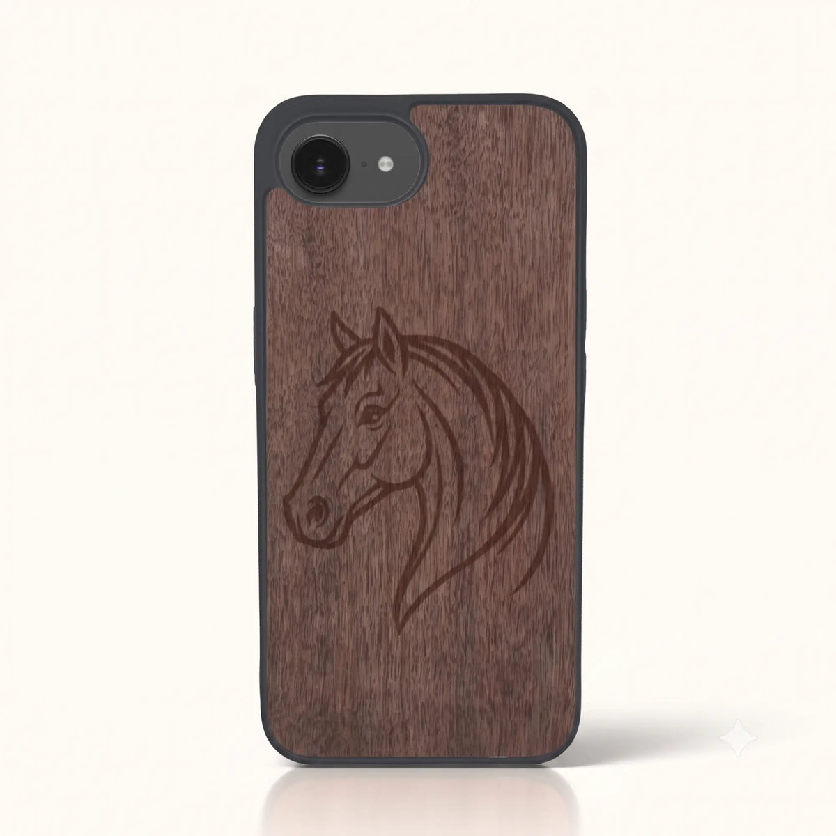 Coque iPhone 16e – Le Cheval en bois de noyer foncé