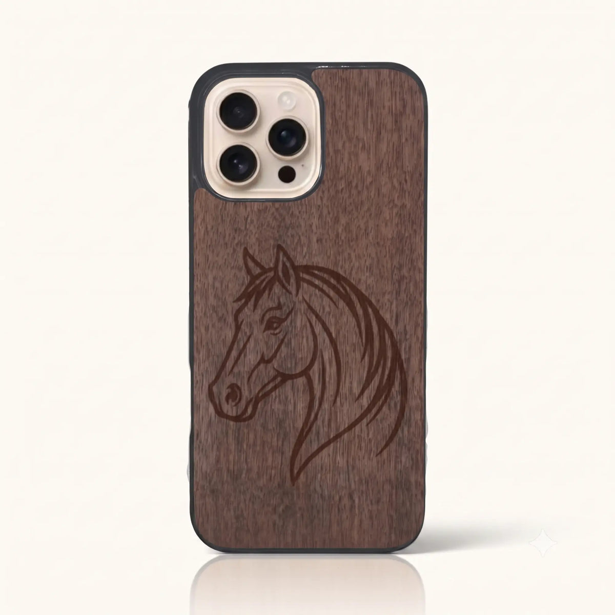 Coque iPhone 12 Pro – Le Cheval en bois de noyer foncé