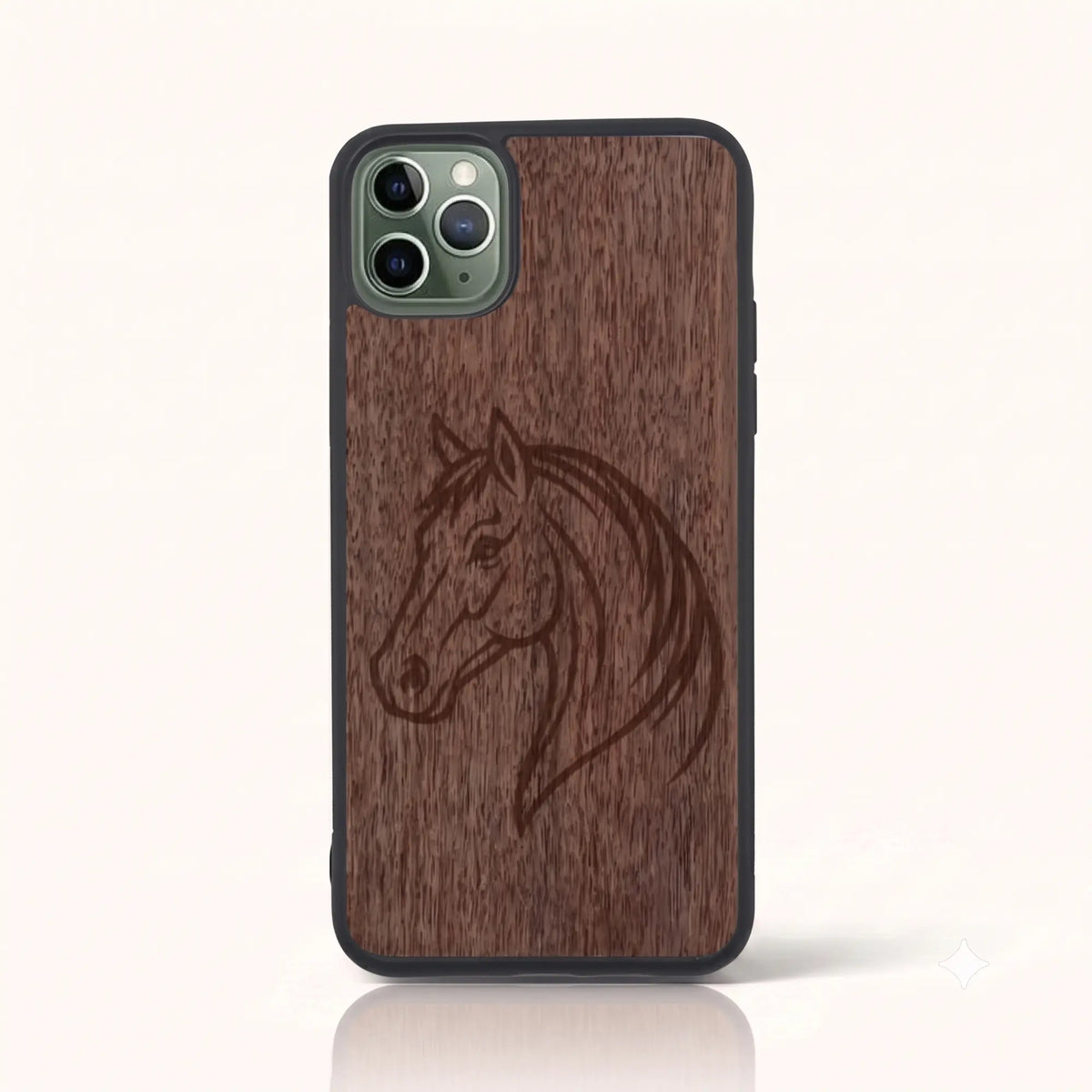 Coque iPhone 11 Pro – Le Cheval en bois de noyer foncé