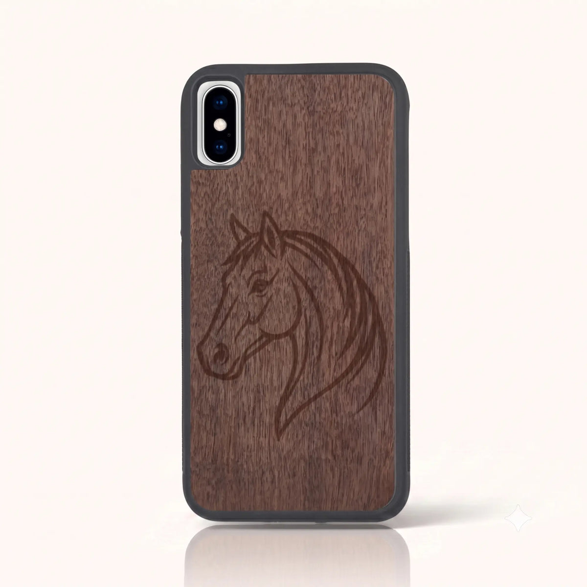 Coque iPhone XS Max – Le Cheval en bois de noyer foncé