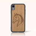 Coque iPhone XR – Le Cheval en bois de tilleul clair