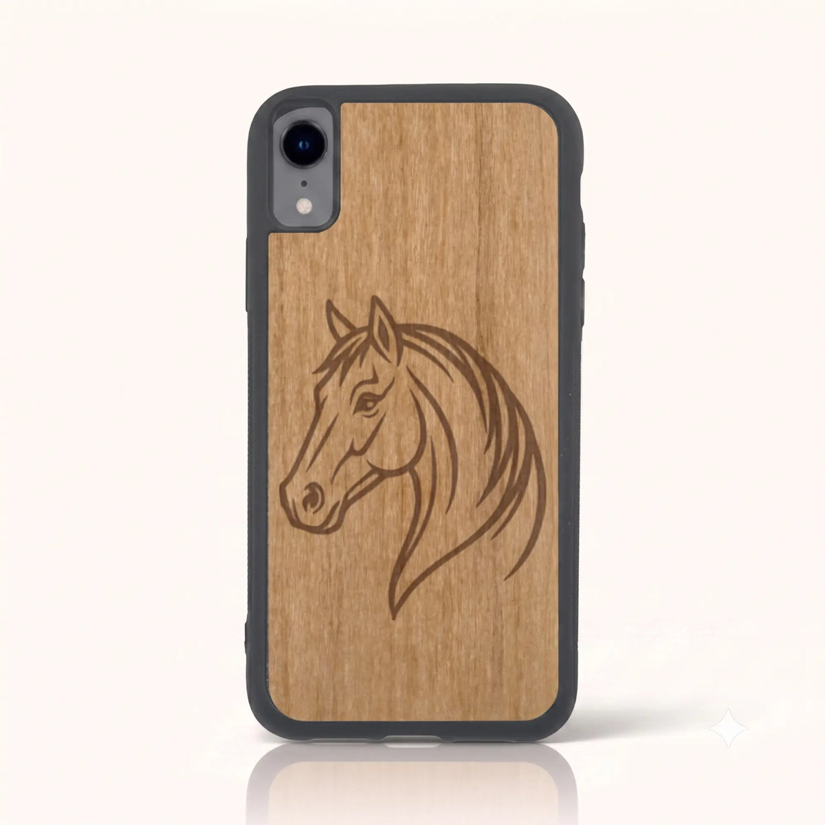 Coque iPhone XR – Le Cheval en bois de tilleul clair