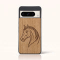 Coque Pixel 8 Pro – Le Cheval en bois de tilleul clair