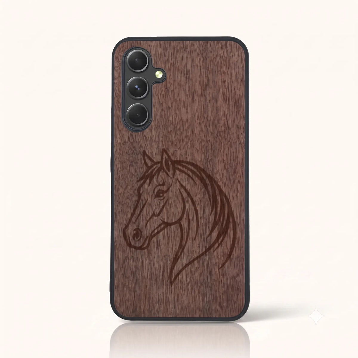 Coque Samsung A54 – Le Cheval en bois de noyer foncé
