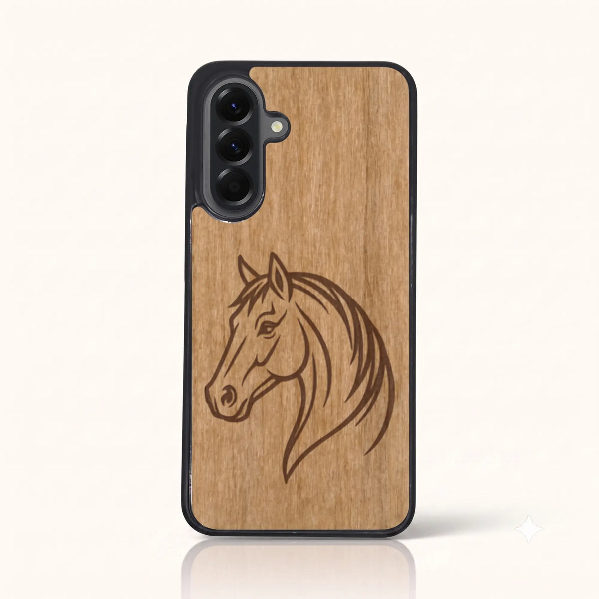 Coque Samsung A17 4G – Le Cheval en bois de tilleul clair