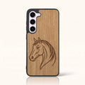 Coque Samsung S23 – Le Cheval en bois de tilleul clair