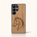Coque Samsung S22 Ultra – Le Cheval en bois de tilleul clair
