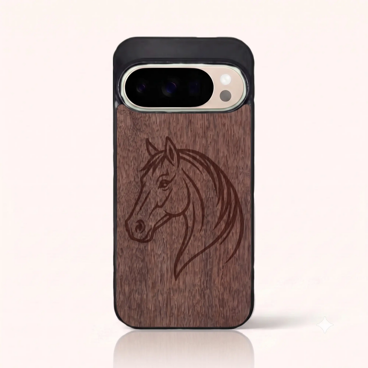 Coque Pixel 10 Pro – Le Cheval en gravure sur bois (Noyer)