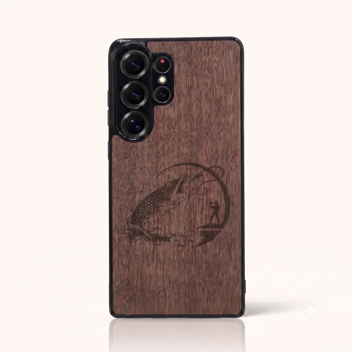 Coque Samsung S26 Ultra en bois gravé Le Pêcheur – Foncée (Noyer)
