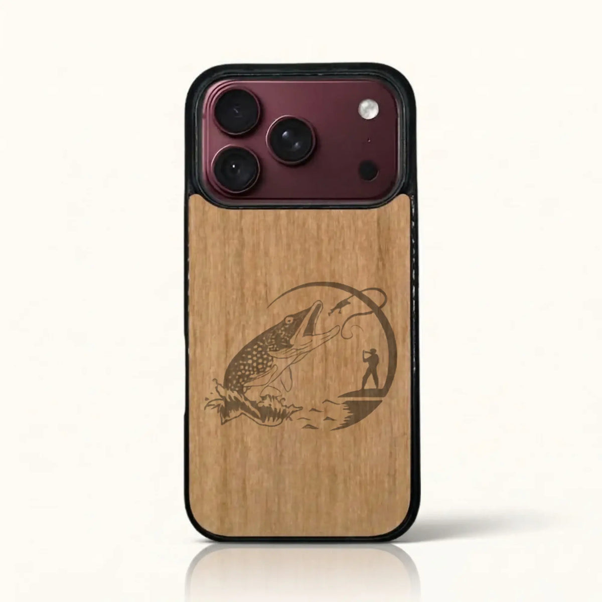Coque iPhone 18 Pro – Le Pêcheur en bois de tilleul clair