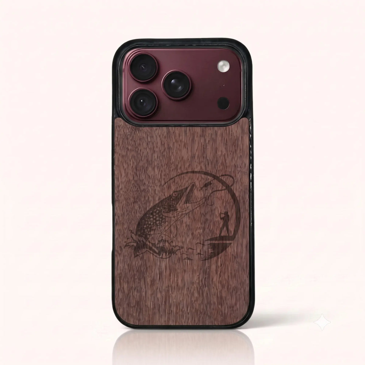 Coque iPhone 18 Pro – Le Pêcheur en bois de noyer foncé