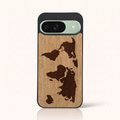 Coque Pixel 9 – Le Planisphère en marqueterie de bois