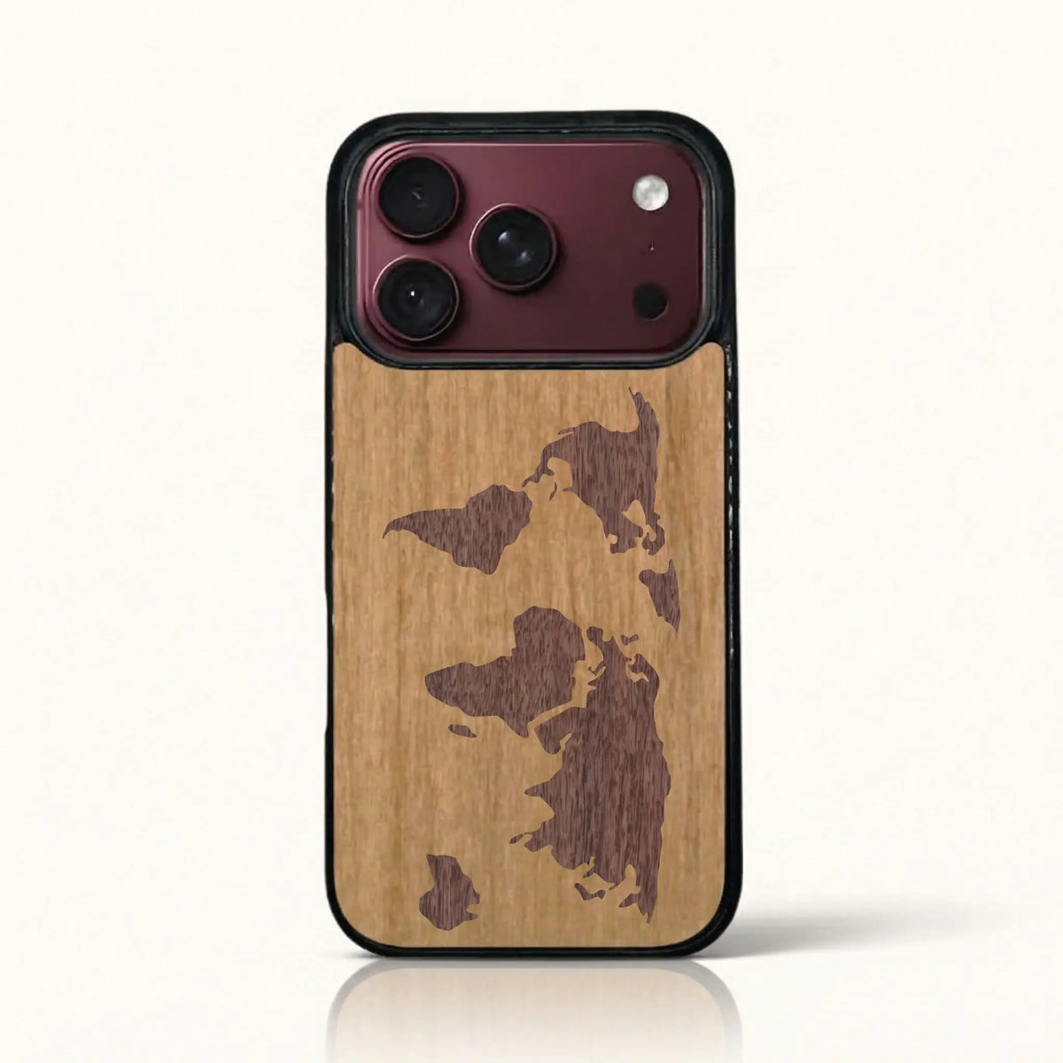 Coque iPhone 18 Pro – Le Planisphère en marqueterie de bois