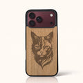 Coque iPhone 18 Pro Max – Le Chat en gravure sur bois (Tilleul)