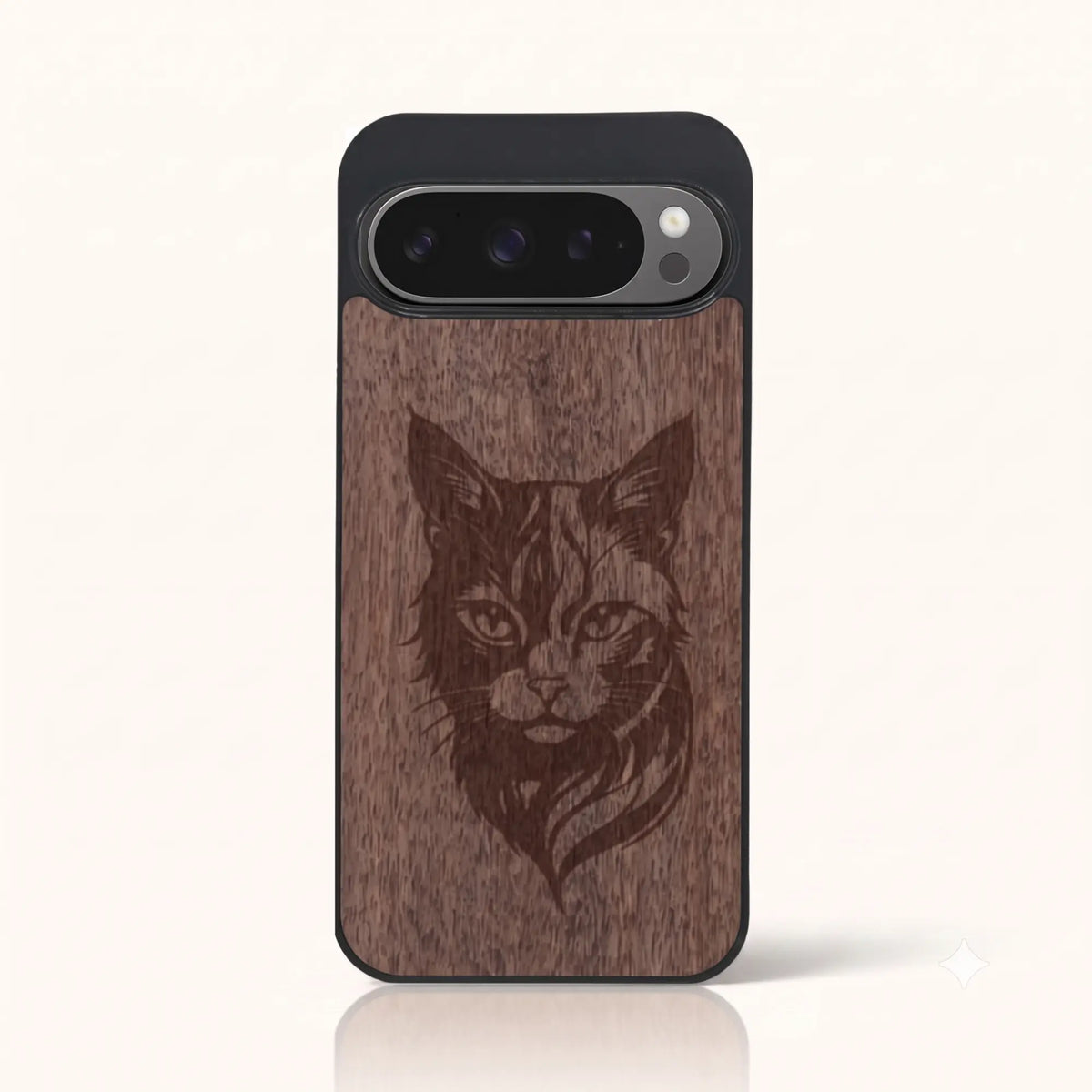 Coque Pixel 9 Pro – Le Chat en gravure sur bois (Noyer)