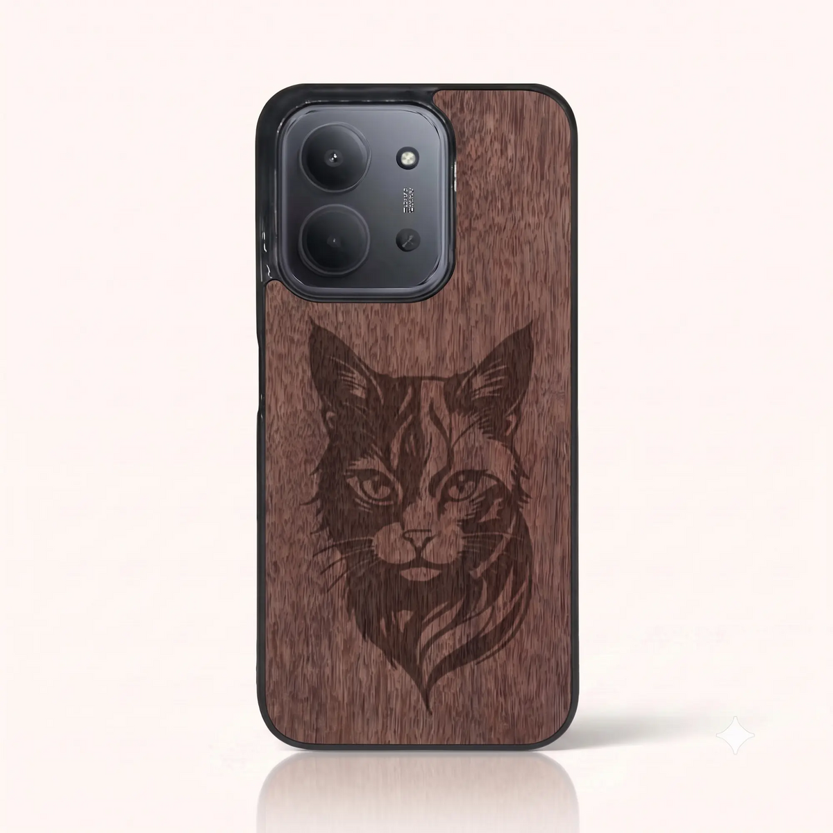 Coque Xiaomi Redmi 15C – Le Chat en gravure sur bois (Noyer)