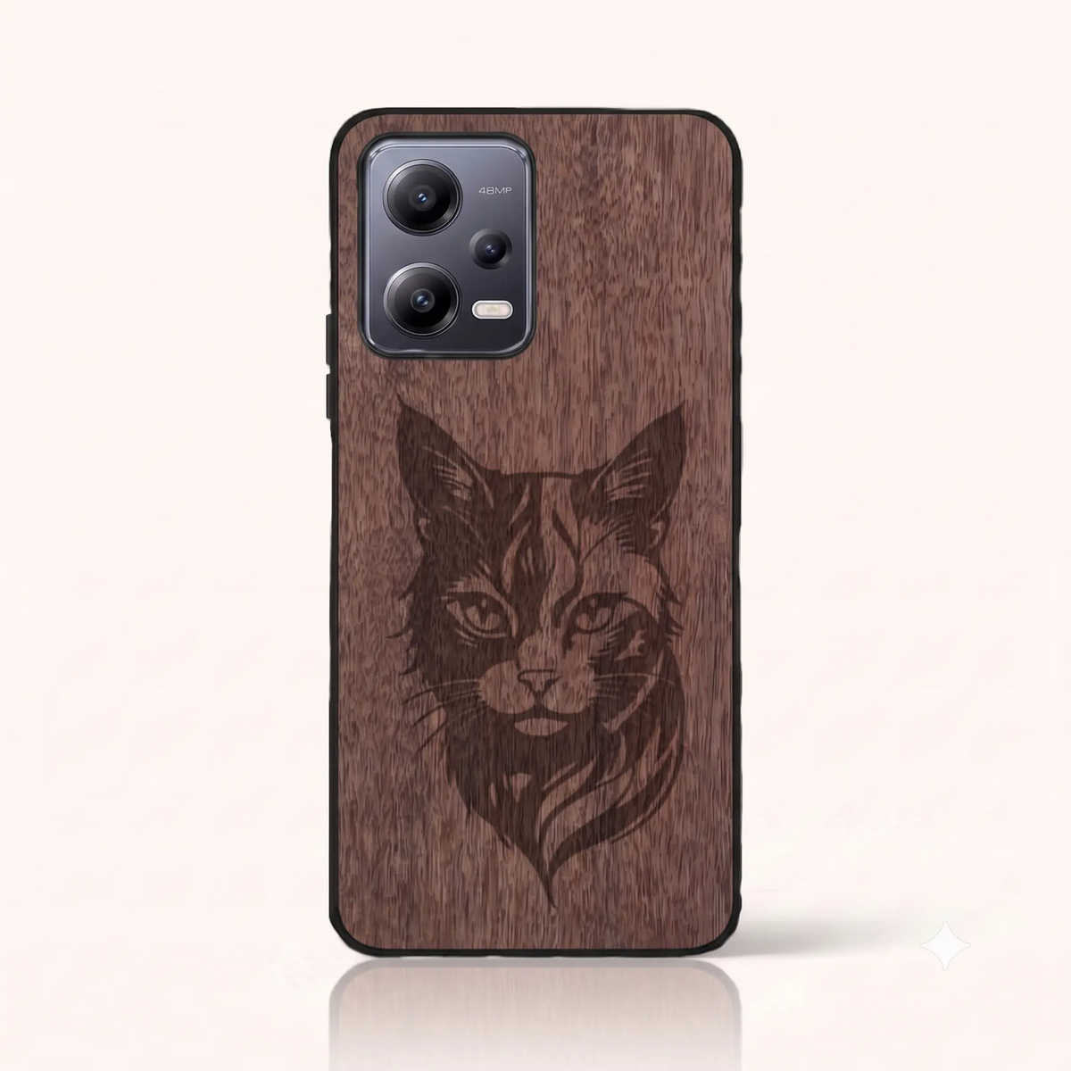 Coque Xiaomi Redmi Note 12 5G – Le Chat en gravure sur bois (Noyer)