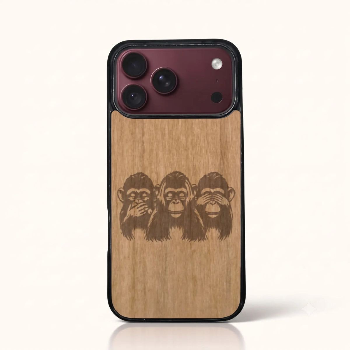 Coque iPhone 18 Pro Max – Les Singes de la sagesse en bois de tilleul clair