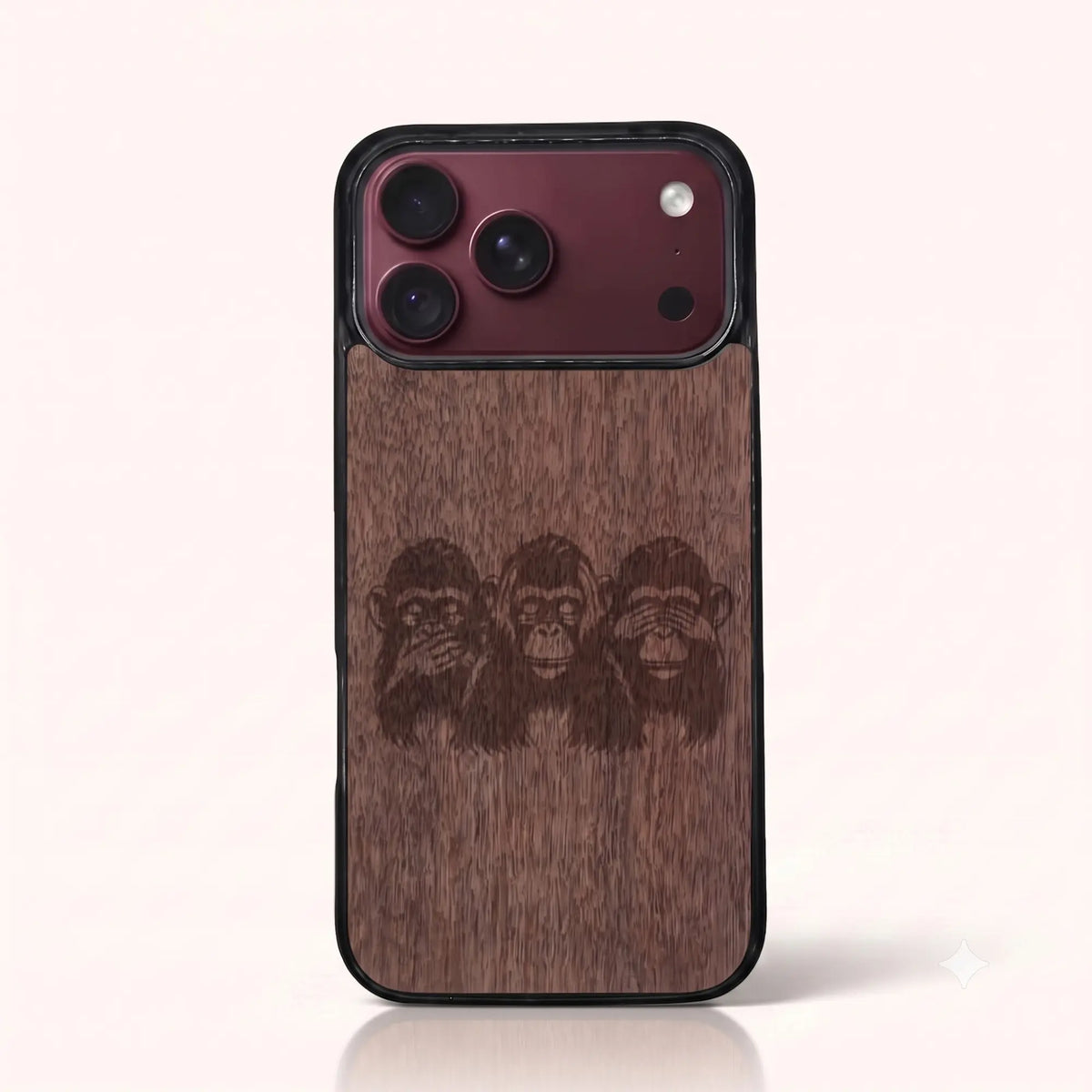 Coque iPhone 18 Pro Max – Les Singes de la sagesse en bois de noyer foncé