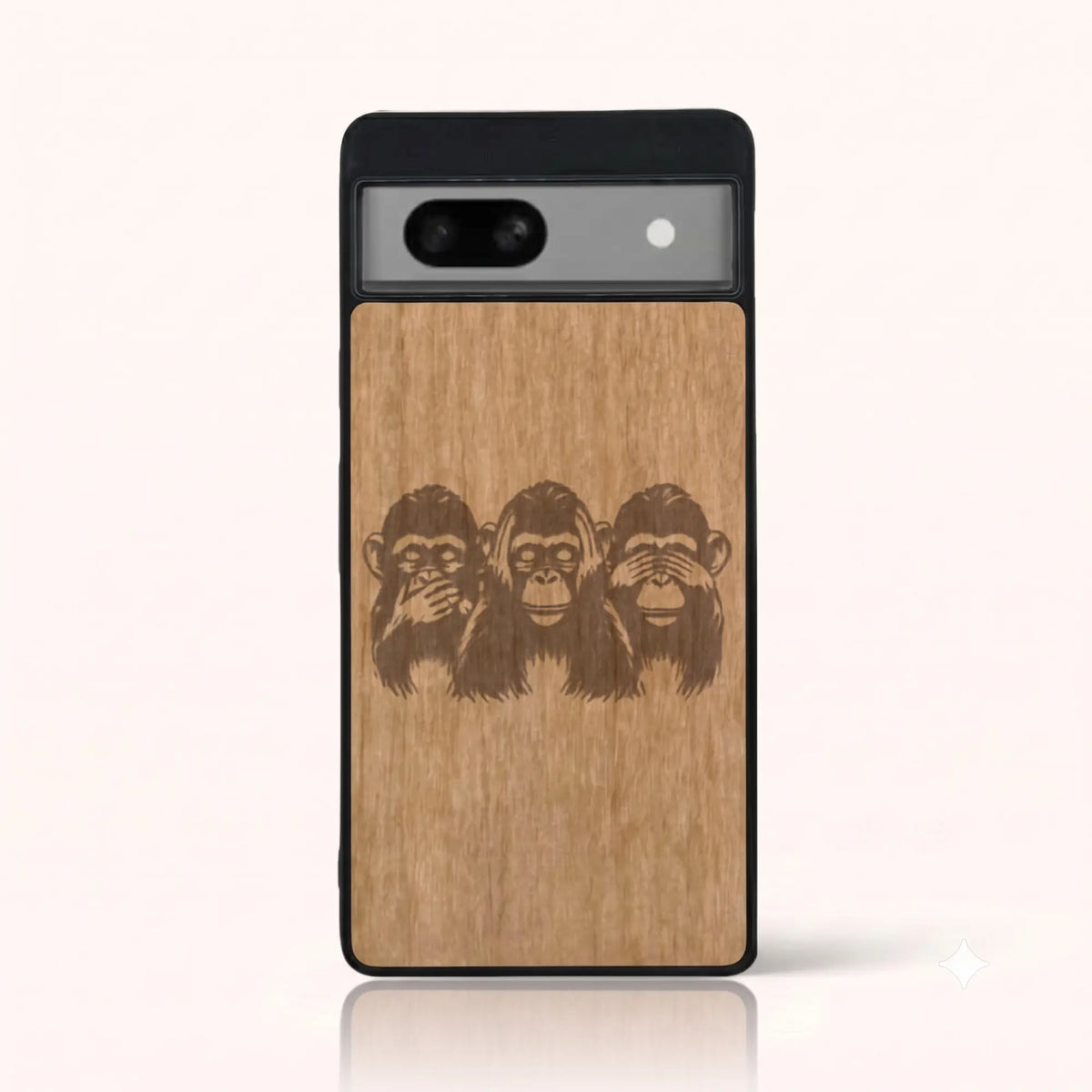 Coque Pixel 7A – Les Singes de la sagesse en bois de tilleul clair