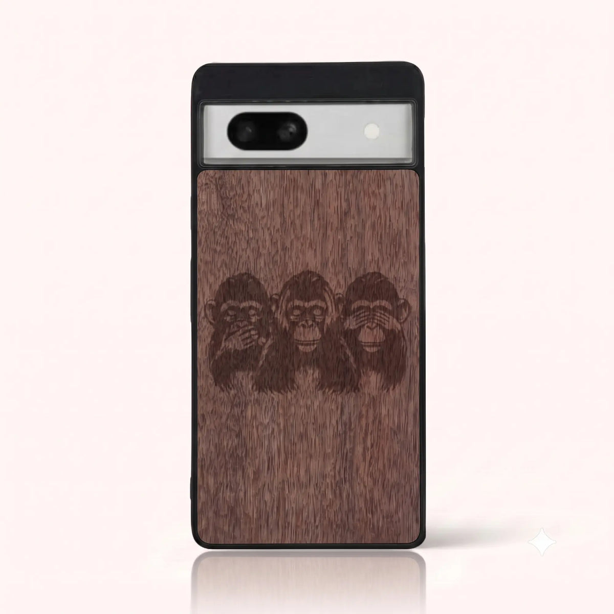 Coque Pixel 7A – Les Singes de la sagesse en bois de noyer foncé